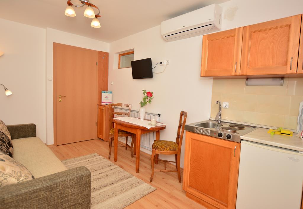 Virágoskert Apartman Hévíz Habitación foto