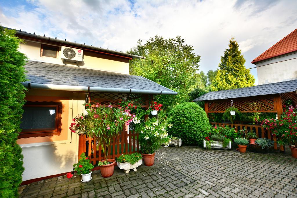 Virágoskert Apartman Hévíz Habitación foto