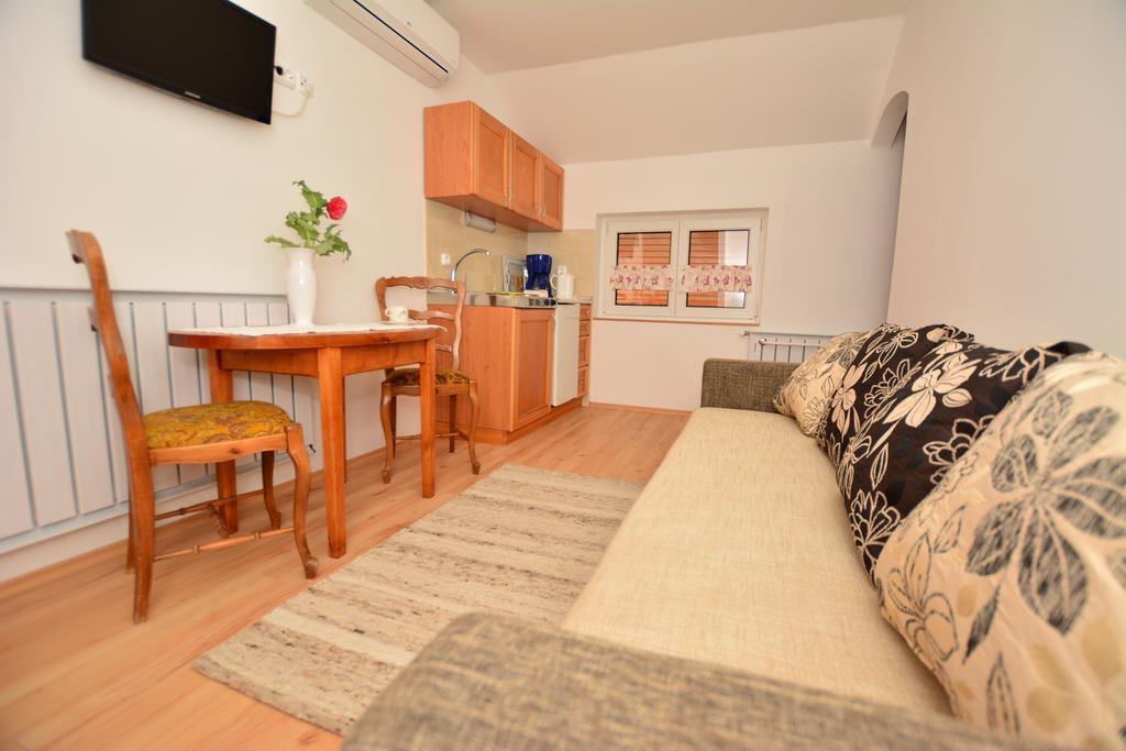 Virágoskert Apartman Hévíz Habitación foto